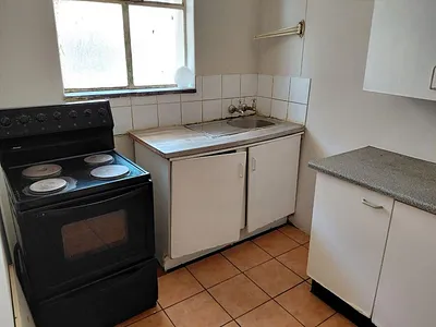 3 Bedroom Apartment For Sale in Kempton Park - img