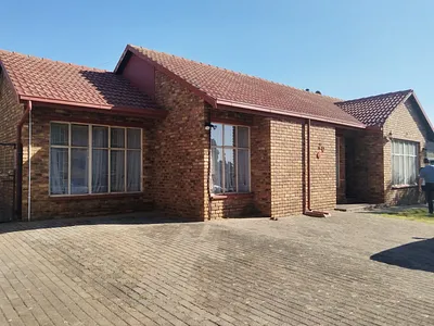 3 Bedroom House For Sale in Kempton Park - Z8mf.webp