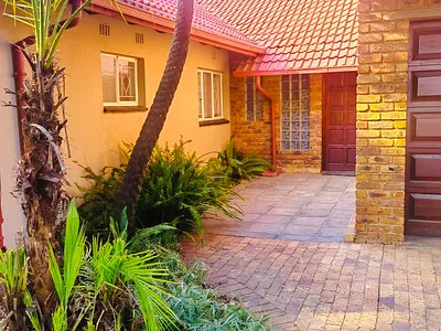 3 Bedroom House To Rent in Kempton Park - 9rgL.webp