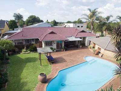 3 Bedroom House For Sale in Roodepoort - OJe9.webp