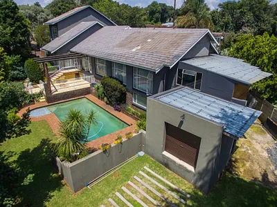 4 Bedroom House For Sale in Roodepoort - ep3U.webp