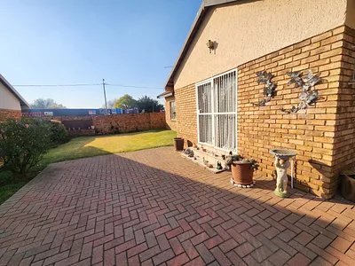 3 Bedroom Townhouse For Sale in Springs - GzKW.webp