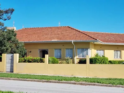 9 Bedroom House For Sale in Port Elizabeth - YnHM.webp