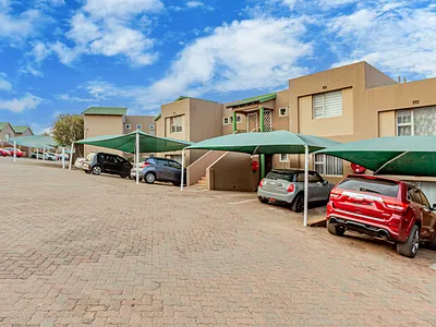 3 Bedroom Apartment For Sale in Johannesburg - PvTd.webp