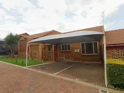 2 Bedroom Townhouse For Sale in Johannesburg - JFwn.webp
