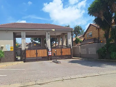 2 Bedroom Townhouse For Sale in Kempton Park - qfK7.webp