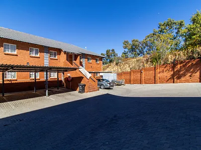2 Bedroom Apartment For Sale in Johannesburg - xNf4.webp