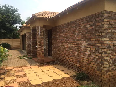 3 Bedroom House For Sale in Kempton Park - HOnV.webp