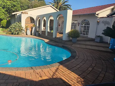 4 Bedroom House For Sale in Kempton Park - 6zK1.webp