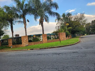 4 Bedroom House For Sale in Kempton Park - gMl5.webp