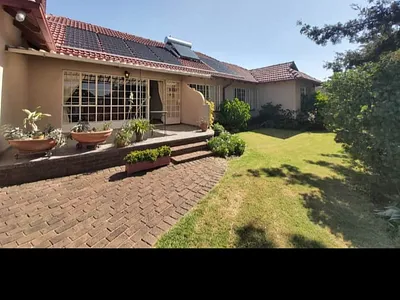 3 Bedroom House For Sale in Kempton Park - hmjB.webp