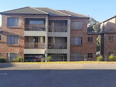 2 Bedroom Townhouse For Sale in Kempton Park - U5Wf.webp