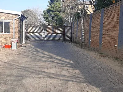 2 Bedroom Townhouse For Sale in Kempton Park - XdAa.webp