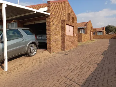 2 Bedroom Townhouse For Sale in Kempton Park - img