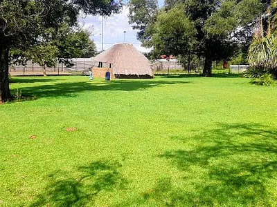 7 Bedroom House For Sale in Kempton Park - 7RqC.webp