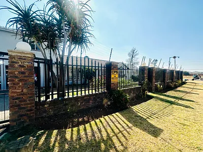 5 Bedroom House For Sale in Alberton - UrYr.webp