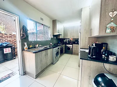 3 Bedroom Apartment For Sale in Alberton - img