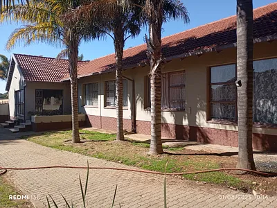 7 Bedroom House To Rent in Kempton Park - 8qo8.webp