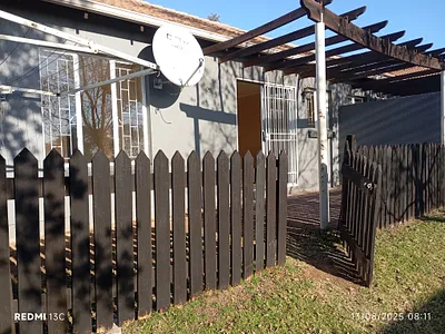2 Bedroom Townhouse To Rent in Edenvale - xnJl.webp