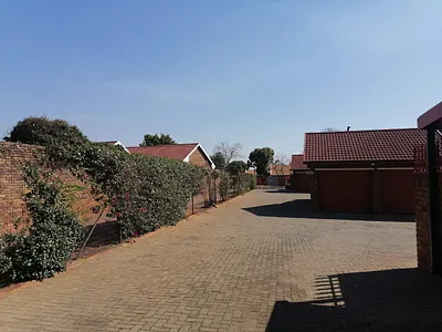 3 Bedroom Townhouse For Sale in Kempton Park - 43gV.webp
