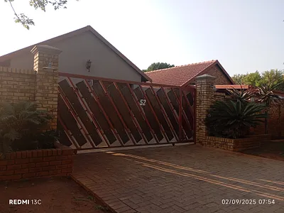 4 Bedroom House To Rent in Benoni - v7X3.webp