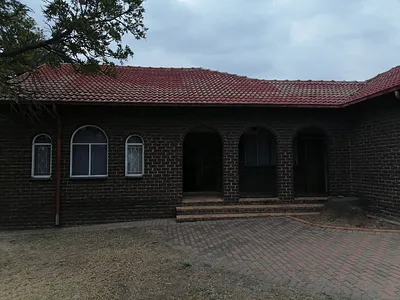 4 Bedroom House For Sale in Kempton Park - img