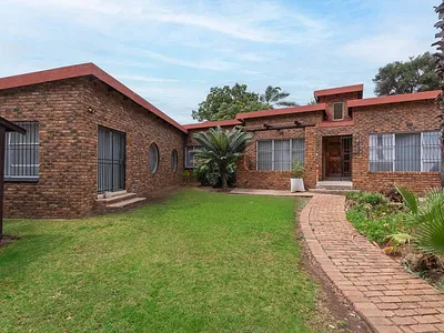 6 Bedroom House For Sale in Kempton Park - img