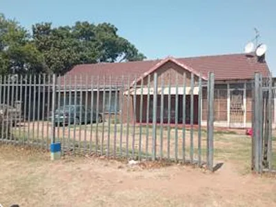 29 Bedroom House For Sale in Kempton Park - NDbP.webp