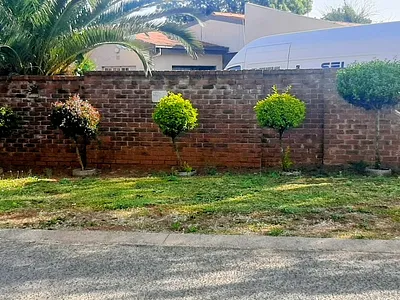 5 Bedroom House For Sale in Kempton Park - 80pA.webp