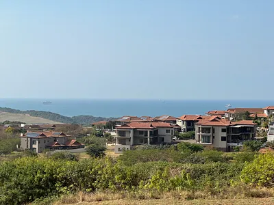 3 Bedroom Apartment For Sale in Umhlanga - 1eQ8.webp