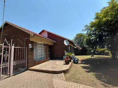 3 Bedroom House To Rent in Kempton Park - 2KQd.webp