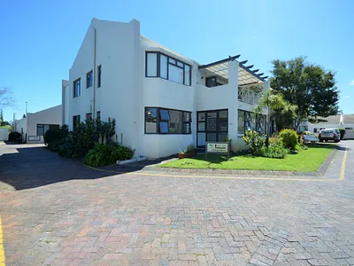3 Bedroom Townhouse For Sale in Somerset West - 9vDE.webp