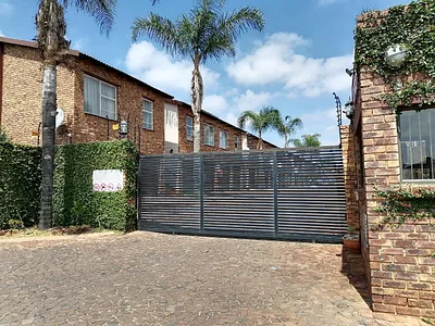 2 Bedroom Townhouse For Sale in Kempton Park - kRxH.webp