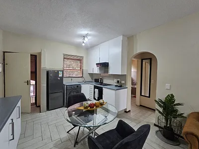 1 Bedroom Apartment To Rent in Sandton - img