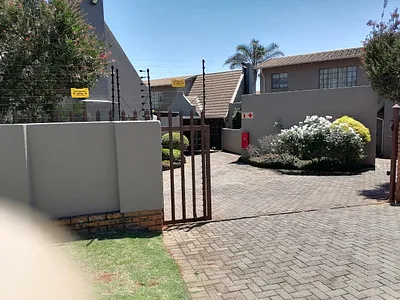 3 Bedroom Townhouse For Sale in Kempton Park - VZ4s.webp