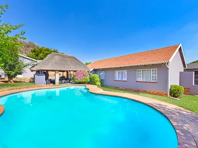 3 Bedroom House For Sale in Johannesburg - seJT.webp