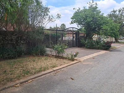 3 Bedroom House For Sale in Kempton Park - w9lF.webp