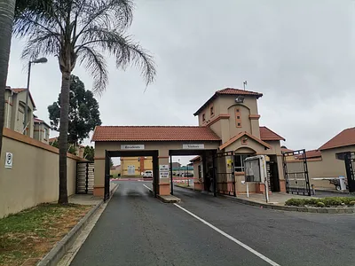 2 Bedroom Apartment To Rent in Johannesburg - 6viE.webp