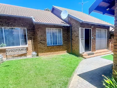3 Bedroom Townhouse For Sale in Kempton Park - uCTw.webp