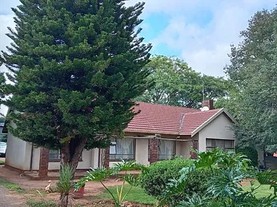 3 Bedroom House For Sale in Kempton Park - fRCd.webp