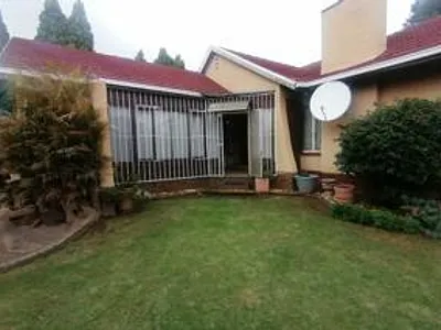 4 Bedroom House For Sale in Kempton Park - img
