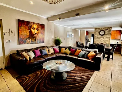 3 Bedroom Apartment For Sale in Johannesburg - M5F1.webp