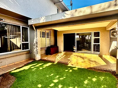 3 Bedroom Apartment For Sale in Johannesburg - xf1E.webp