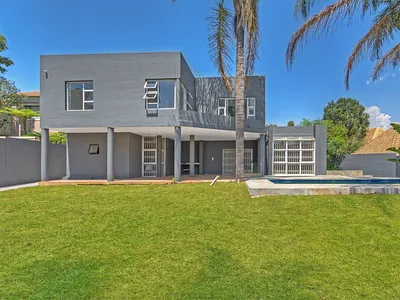 5 Bedroom House For Sale in Sandton - 7VRf.webp