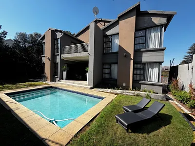 4 Bedroom Townhouse To Rent in Sandton - DtUe.webp