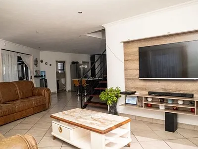 4 Bedroom House For Sale in Kempton Park - j7j8.webp