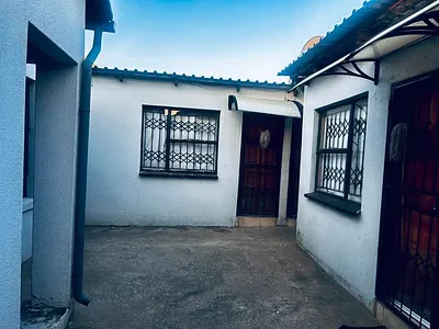 8 Bedroom House For Sale in Kempton Park - W3WS.webp