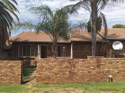 3 Bedroom Townhouse For Sale in Kempton Park - XnOK.webp