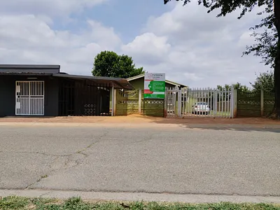 4 Bedroom House For Sale in Kempton Park - CEkZ.webp