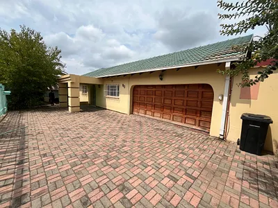 4 Bedroom House For Sale in Kempton Park - img
